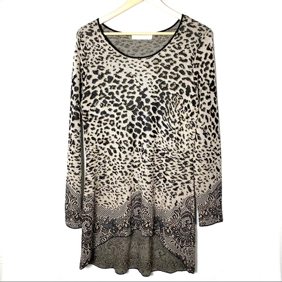 Leopard print sweater with gold accents - Picture 1 of 4